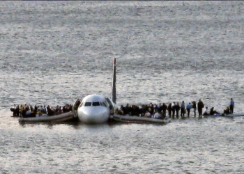 Një tjetër avion ulet në lumin Hudson dhe sërish mbijetojnë të gjithë