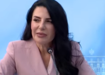 I dorëzoi detyrën ministrit të ri, Balluku komenton akuzat e SPAK: Jam rritur me gjyqet publike, s’kam lidhje me korrupsionin