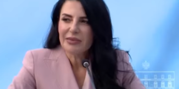 I dorëzoi detyrën ministrit të ri, Balluku komenton akuzat e SPAK: Jam rritur me gjyqet publike, s’kam lidhje me korrupsionin