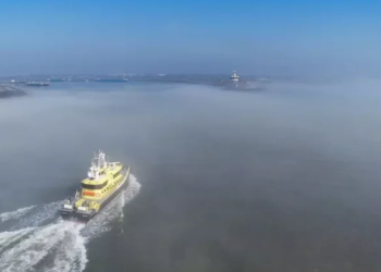 Rreth 1 000 anije të bllokuara te ngushtica e Hormuzit, sa ndikon ajo në tregtinë globale?