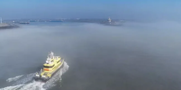 Rreth 1 000 anije të bllokuara te ngushtica e Hormuzit, sa ndikon ajo në tregtinë globale?