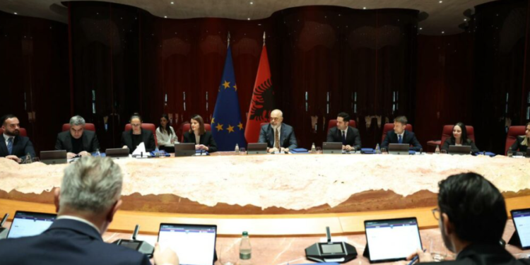 Qeveria miraton kompensimin për subjektet që preken nga rritja e pagës minimale