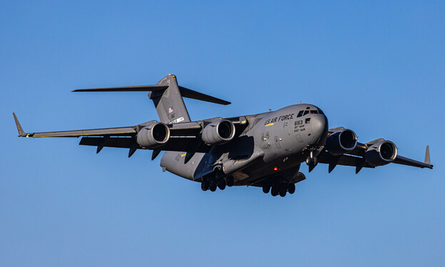 Zvicra ndalon dy avionë amerikanë të kalojnë mbi territorin e saj