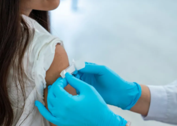 Cilat janë simptomat e meningjitit dhe a ekziston vaksina për mbrojtje?