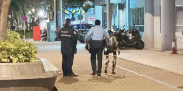 Policia arreston një robot