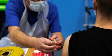 Britania në alarm nga shpërthimi i meningjitit B. Çfarë duhet të dinë njerëzit