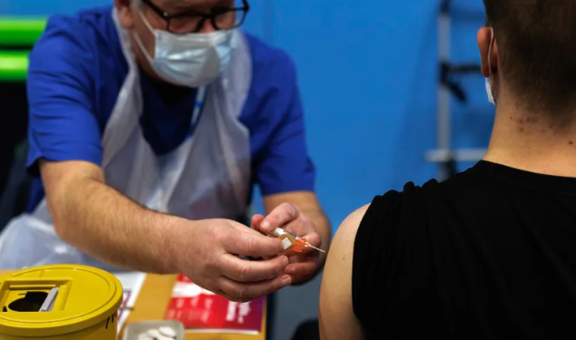 Britania në alarm nga shpërthimi i meningjitit B. Çfarë duhet të dinë njerëzit