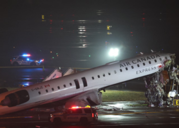 Avioni Air Canada përplaset në pistë, pezullohen fluturimet në New York