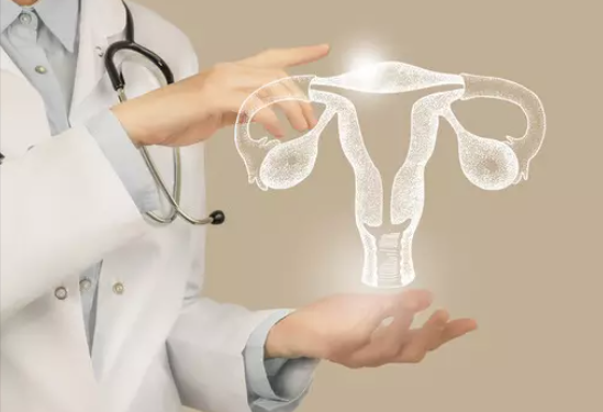 Një në katër gra me endometriozë përballen me vështirësi në studime dhe karrierë