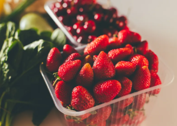 Këto janë frutat dhe perimet me më shumë pesticide!