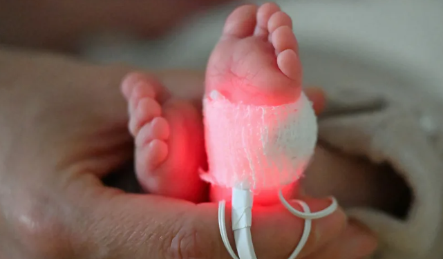 Studimi tronditës: Kimikatet plastike, shkaktare për miliona lindje të parakohshme dhe mijëra vdekje të foshnjave