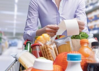 Shtrenjtimi i kostos së jetesës, konsumatorët po rendin drejt çmimeve të lira