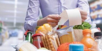 Shtrenjtimi i kostos së jetesës, konsumatorët po rendin drejt çmimeve të lira