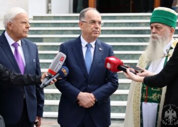 Presidenti Begaj viziton Kryegjyshatës Botërore Bektashiane me rastin e Sulltan Novruzit: Ditë shprese, paqeje dhe solidariteti
