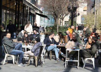 VENDIMI/ Baret dhe restorantet do të duhet të mbjellin një pemë për çdo karrige jashtë