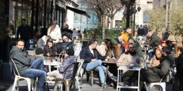 VENDIMI/ Baret dhe restorantet do të duhet të mbjellin një pemë për çdo karrige jashtë