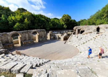“The Telegraph”: Shqipëria mes 10 vendeve më mikpritëse për turistët
