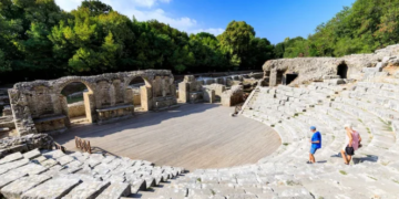 “The Telegraph”: Shqipëria mes 10 vendeve më mikpritëse për turistët