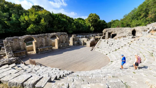 “The Telegraph”: Shqipëria mes 10 vendeve më mikpritëse për turistët