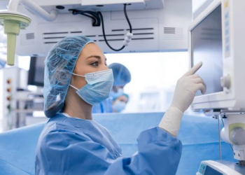 Ndërhyrje historike, pacienti shërohet nga diabeti pas transplantit të veshkës dhe pankreasit me robot