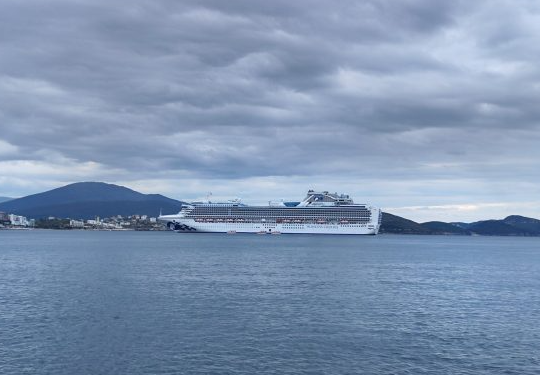 Kroçera “Sapphire Princess” me 2700 turistë mbërrin në Sarandë