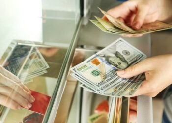 Luhatje në kursin valutor: dollari dhe paundi në rënie, si paraqitet euro