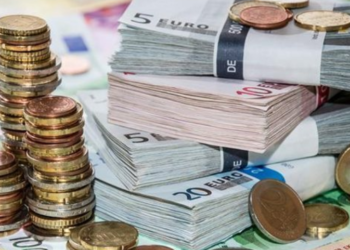 Euro dhe dollari nuk ndalin renien, si paraqiten sot në tregun valutor  