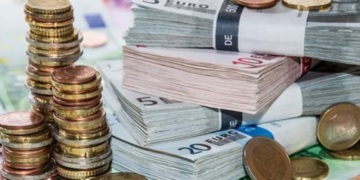 Euro dhe dollari nuk ndalin renien, si paraqiten sot në tregun valutor  