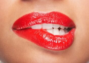 Trajtimet estetike, ulet numri i “buzërosakeve”: Shqiptarët po pëlqejnë natyralen