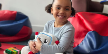 Studiuesit thirrje prindërve: Pse duhet të tregoni kujdes për lodrat me inteligjencë artificiale të fëmiëjve