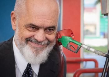 Në mes të krizës, qeveria shton dhe dy taksa të tjera mbi karburantet