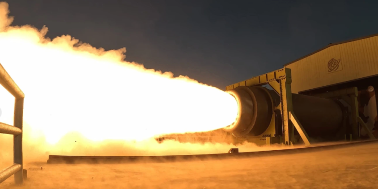 Koreja e Veriut teston motorin e raketës që mund të arrijë SHBA-në, pretendon Kim Jong Un