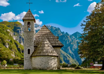 “The Guardian”: Udhëtim në Alpet Shqiptare, një nga destinacionet më autentike të turizmit malor në Evropë