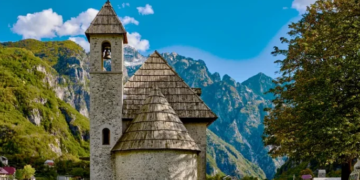 “The Guardian”: Udhëtim në Alpet Shqiptare, një nga destinacionet më autentike të turizmit malor në Evropë