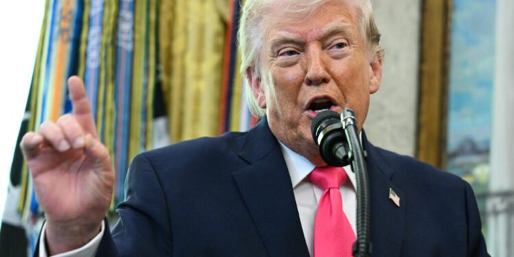 Trump shtyn afatin për hapjen e Ngushticës së Hormuzit: Negociatat po ecin mirë