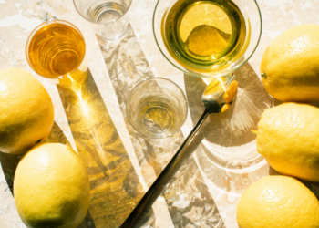 Vaj ulliri dhe limon në mëngjes. Pse po bëhet viral ky ritual? Çfarë thonë ekspertët