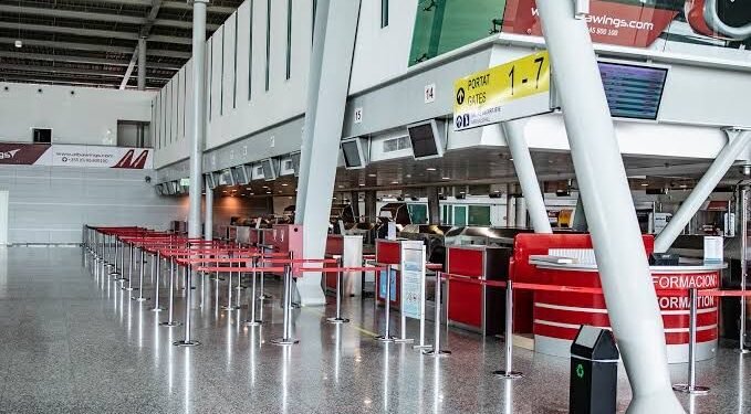 Aeroporti i Tiranës modernizon më tej shërbimet, lehtëson procedurat për check-in e bagazheve