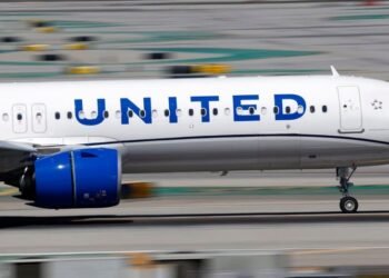 Nis shtrenjtimi i biletave të avionëve, tani valixhet po kushtojnë më shumë pas luftës në Iran