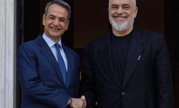 FOTO LAJM/ Rama nis vizitën në Greqi, pritet nga Mitsotakis
