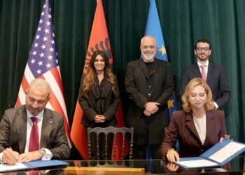 Nënshkruhet marrëveshja për hub-in energjetik të Vlorës, Shqipëria synon të bëhet eksportuese neto deri në 2030