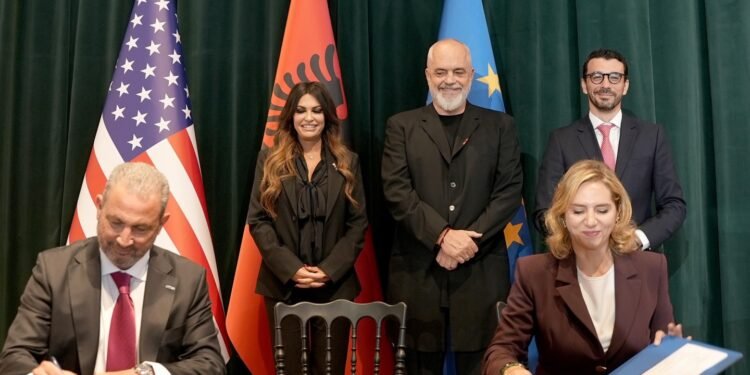 Nënshkruhet marrëveshja për hub-in energjetik të Vlorës, Shqipëria synon të bëhet eksportuese neto deri në 2030