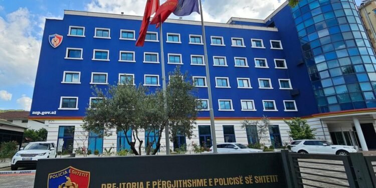 “Maskohen” si shërbime postare për dorëzimin e pakove, policia apel qytetarëve: Kujdes mesazhet mashtruese!