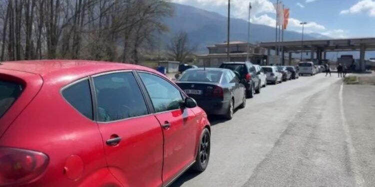 Turizmi i naftës në Maqedoni, Mickoski flet për shitje rekord te fqinjët