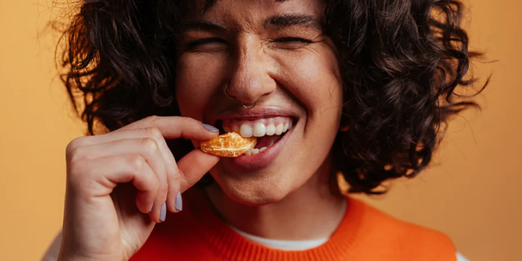 Pse çelësi për të humbur peshë mund të jetë të shijosh një ëmbëlsirë