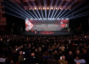 Kur heshtja bëhet normë: Një histori që flet më shumë se një Samit