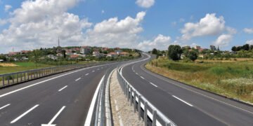 Paguajmë taksa mbi makina dhe qarkullimin 340 mln euro; për mirëmbajtjen e rrugëve vetëm 36 mln euro