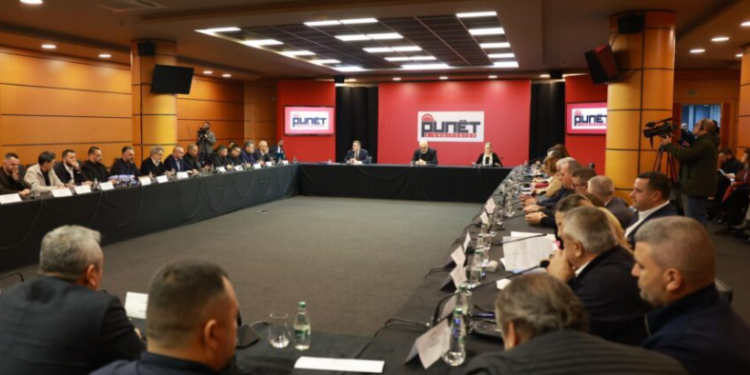 Rama – kryebashkiakëve: Hapni zyra juridike për aplikimet e pasakta në kadastër