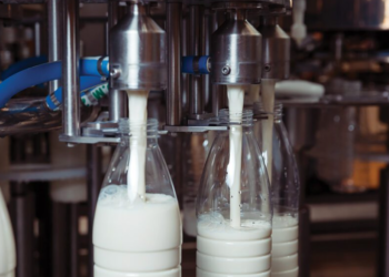 Nga 1 Maji shtrenjtohet plastika, përpunuesit e qumështit paralajmërojnë rritje kostosh për bulmetin