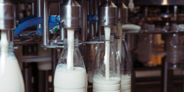 Nga 1 Maji shtrenjtohet plastika, përpunuesit e qumështit paralajmërojnë rritje kostosh për bulmetin