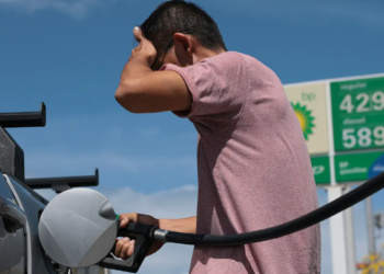 Nafta i afrohet sërish çmimit të 100 dollarëve për fuçi